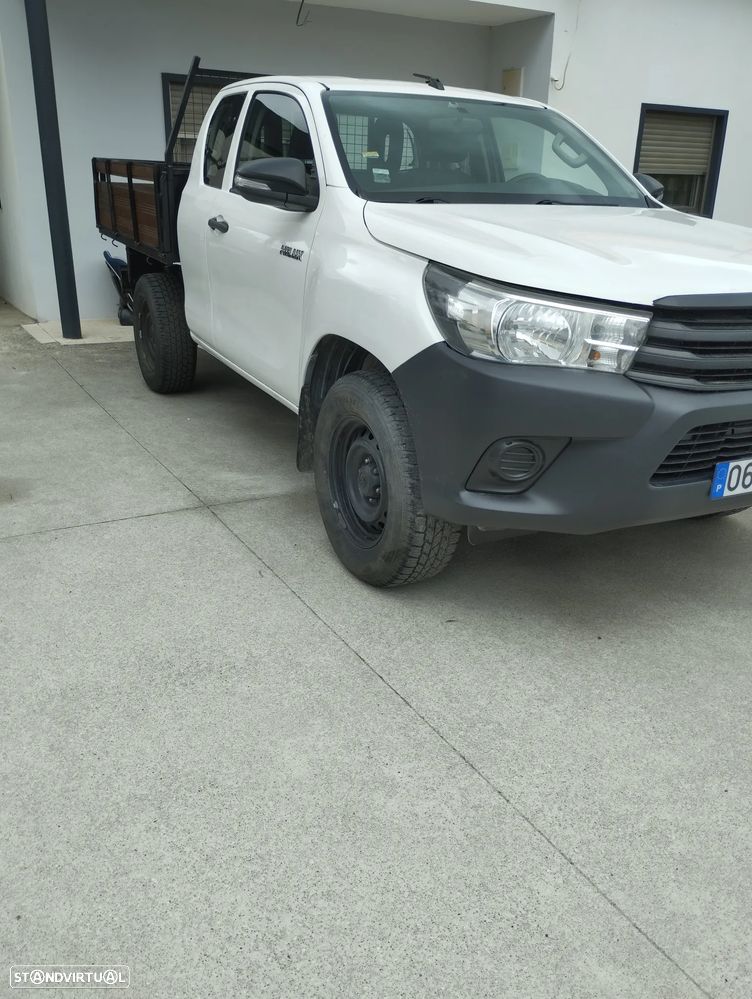 Toyota Hilux 2.4 D-4D 4WD CD CM - 1