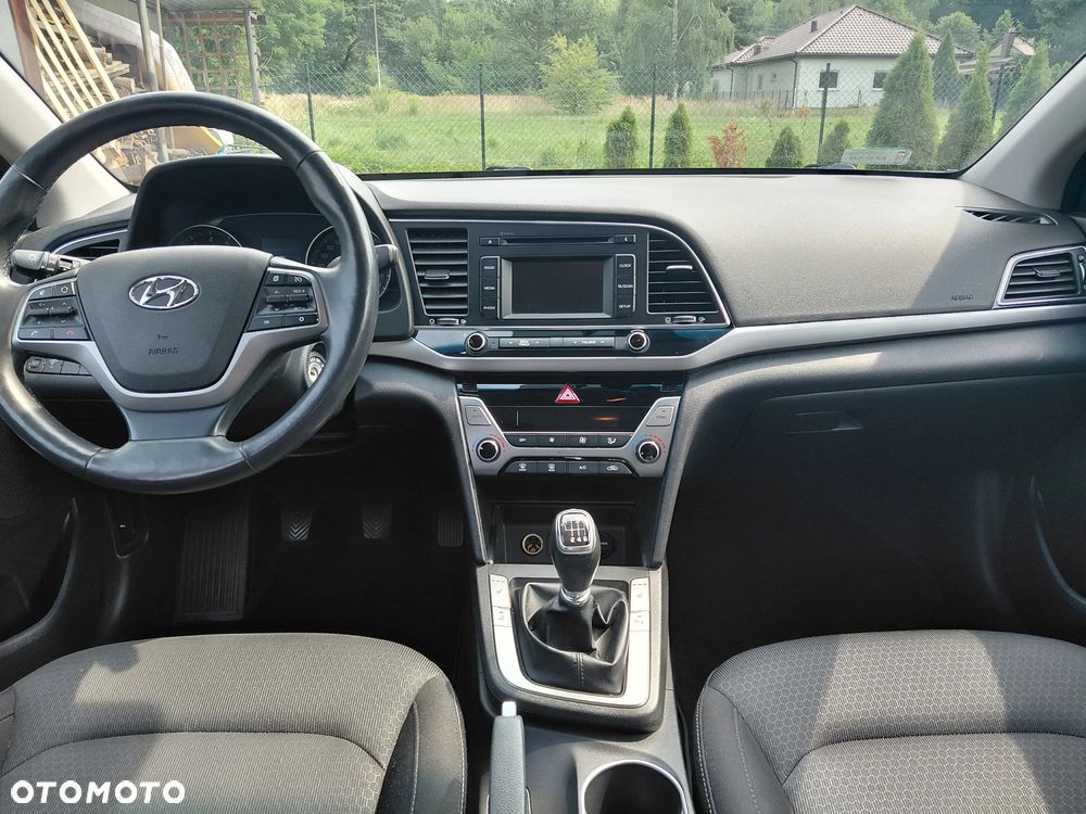 Hyundai Elantra 1.6 Style - 10
