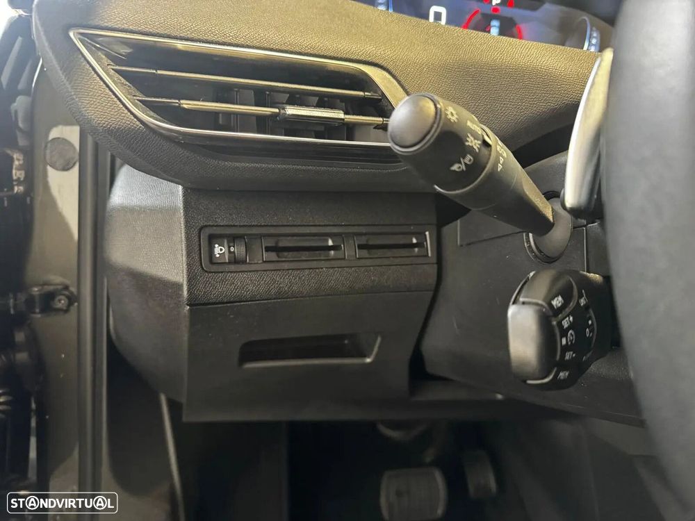 Peugeot 3008 1.2 PureTech Allure Pack EAT8 - 32