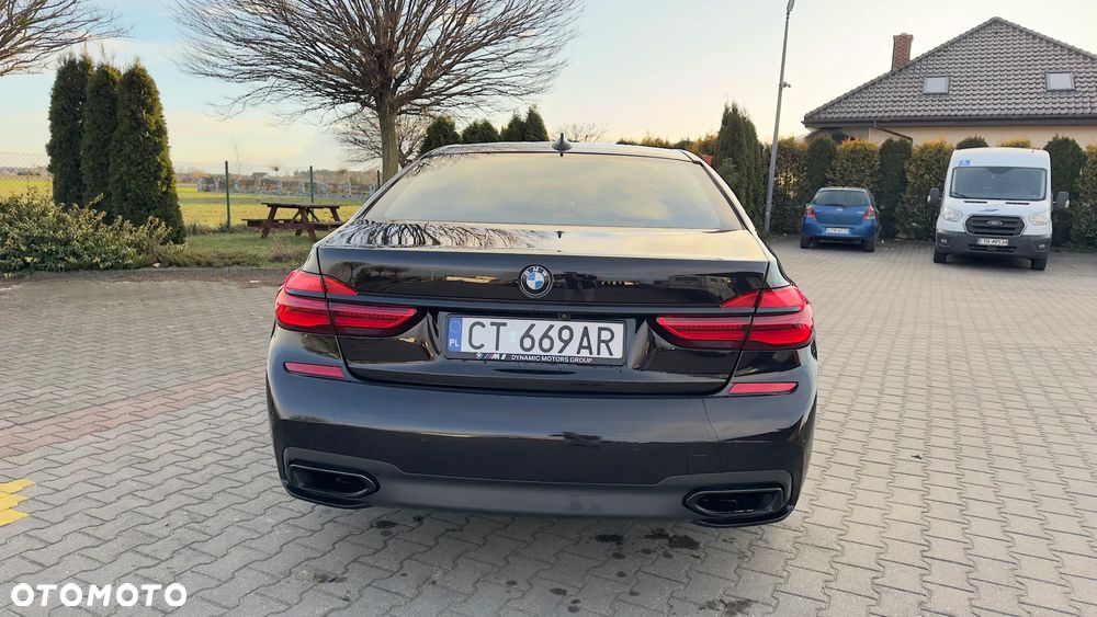 BMW Seria 7 750i xDrive - 9