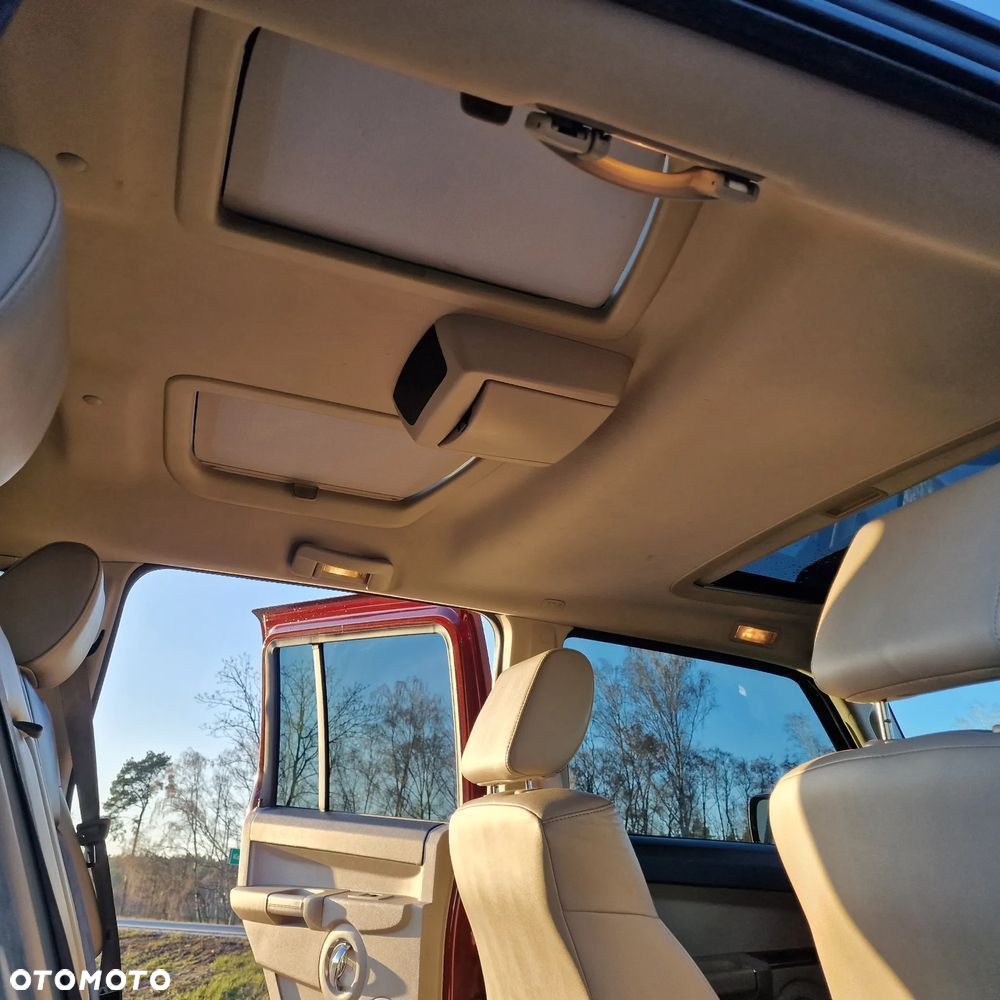 Jeep Commander 5.7 V8 Overland - 22