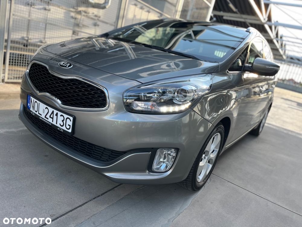Kia Carens - 11