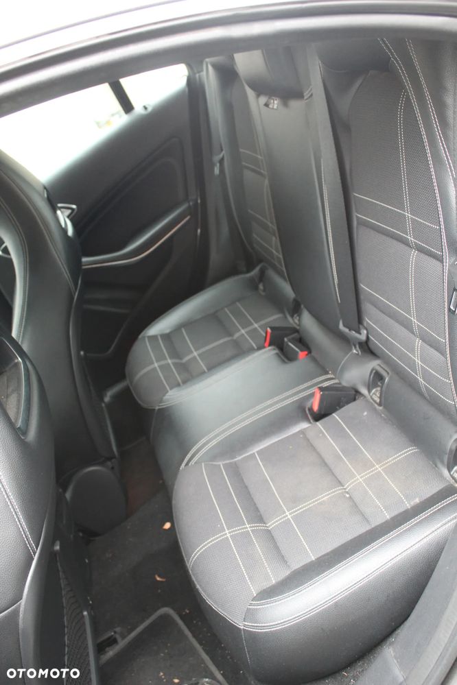 Mercedes-Benz CLA 180 Urban - 8