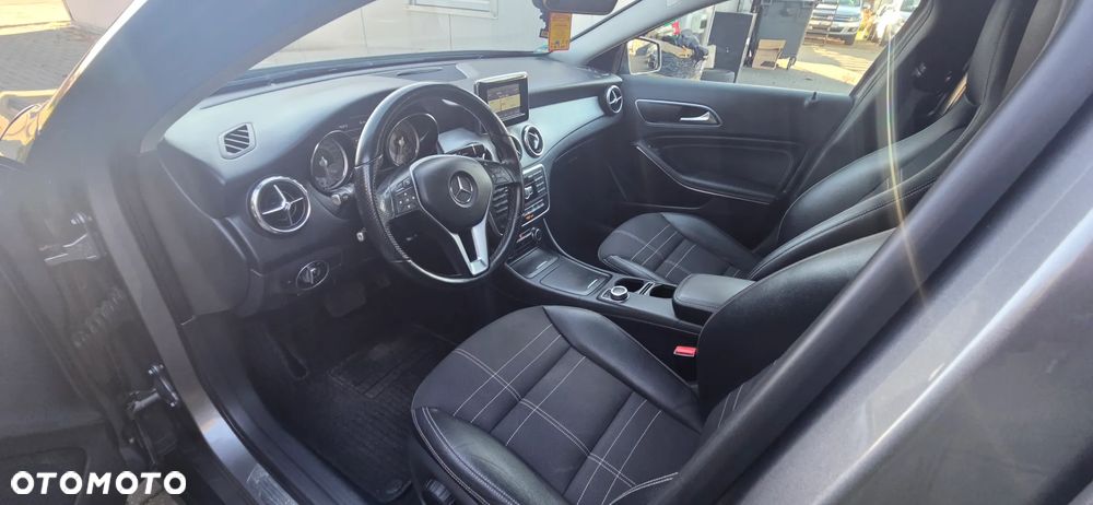 Mercedes-Benz GLA 250 7G-DCT StreetStyle - 26