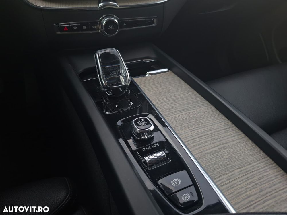 VOLVO XC60 2021 — imagine 31