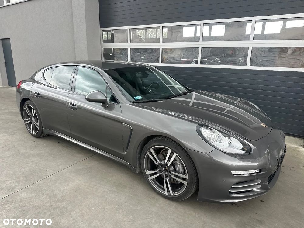 Porsche Panamera - 12