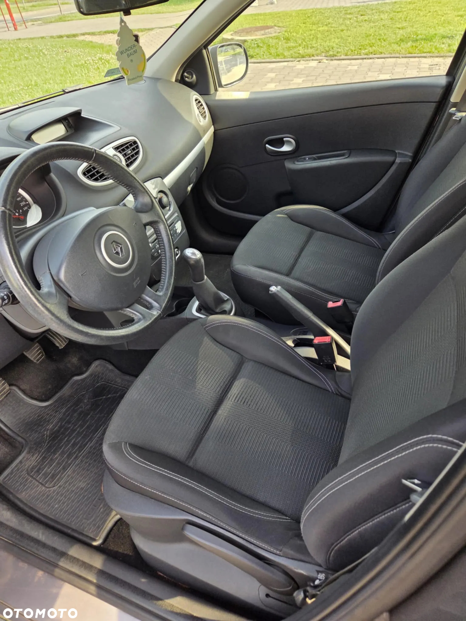 Renault Clio - 10