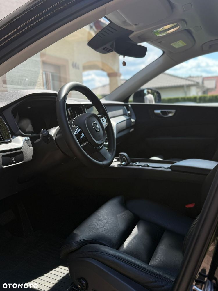 Volvo XC 60 B4 B Plus Dark - 18