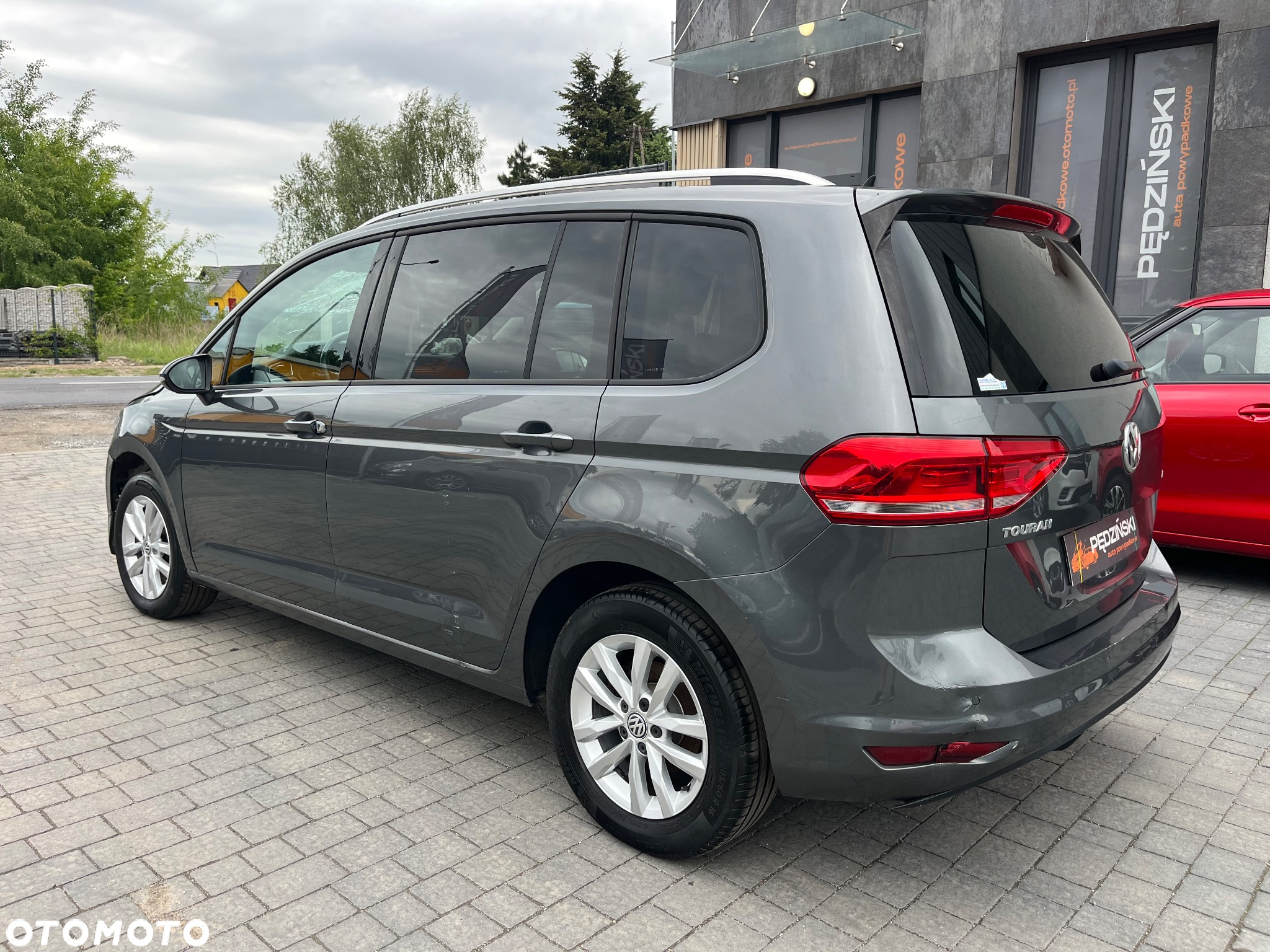 Volkswagen Touran - 4