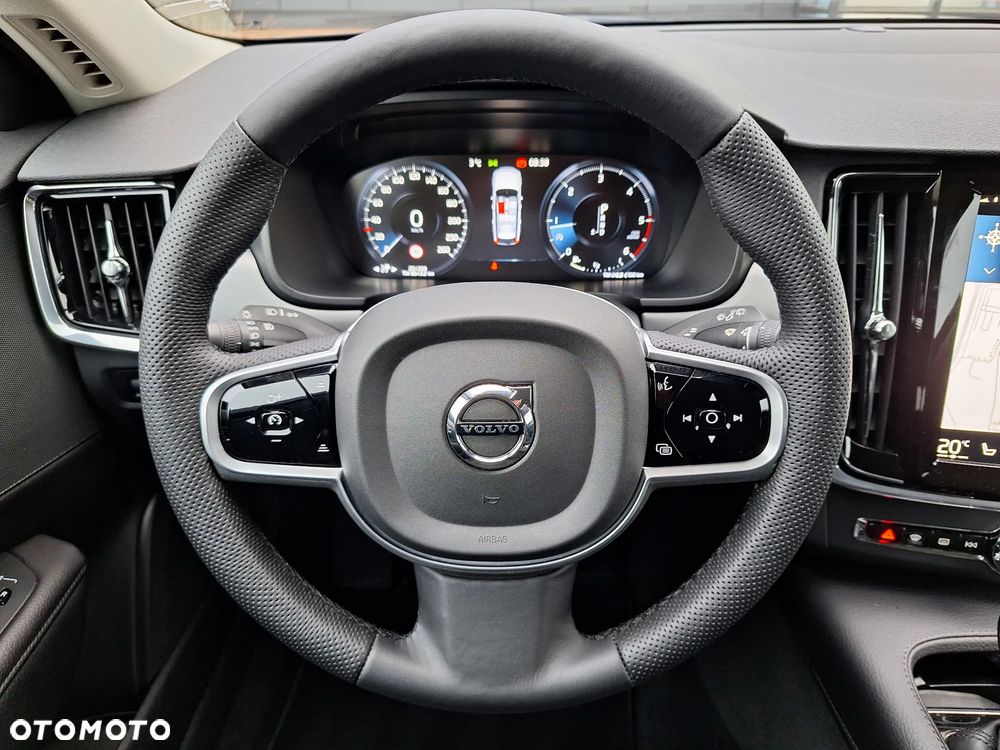 Volvo V90 D4 Momentum Pro - 32