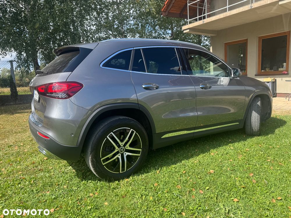Mercedes-Benz GLA 200 - 4