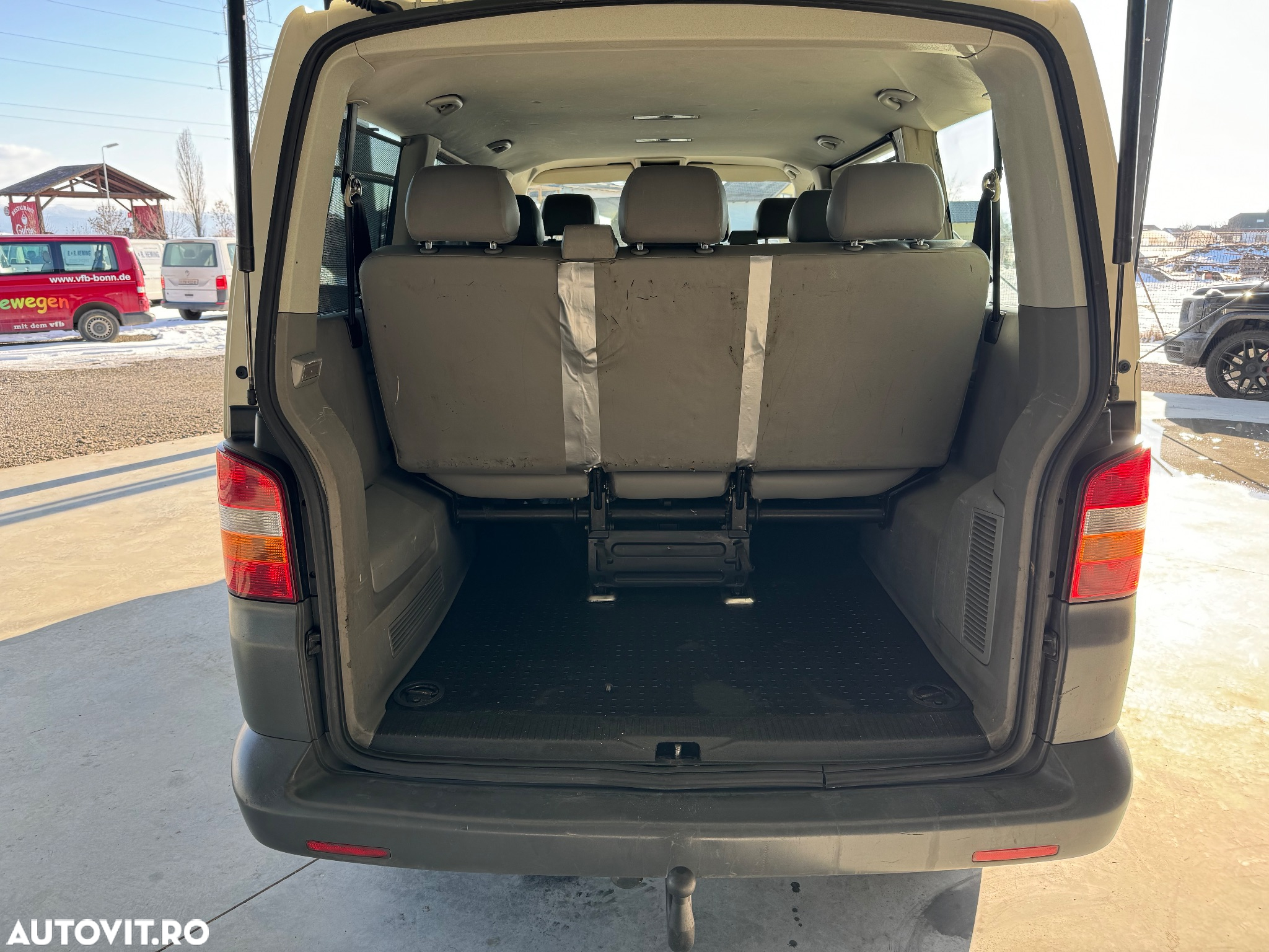 Volkswagen Caravelle - 11