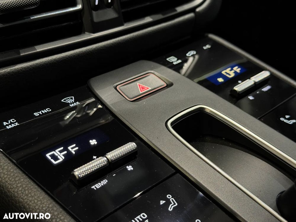 Porsche Macan T - 22