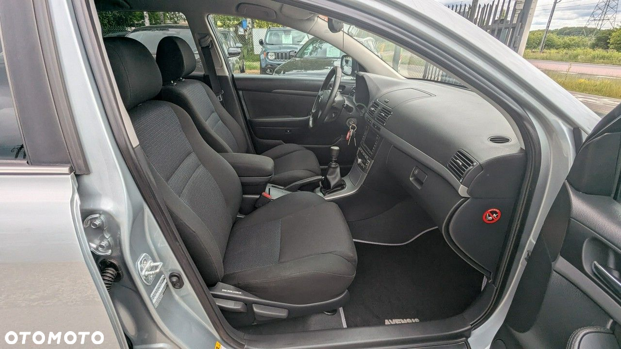 Toyota Avensis - 19