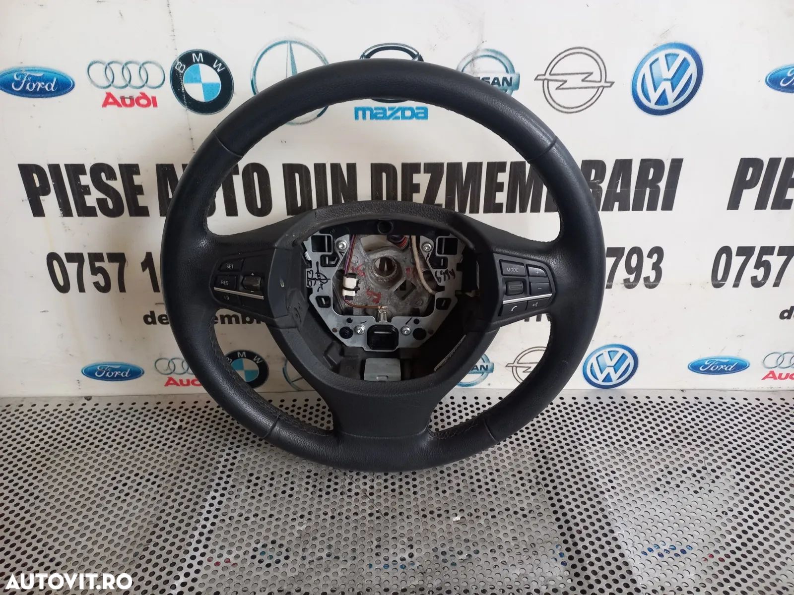 Volan Din Piele Cu Comenzi Bmw F10 F11 F07 F01 F02 F03 In 3 Spite Stare Foarte Buna Cod - 1