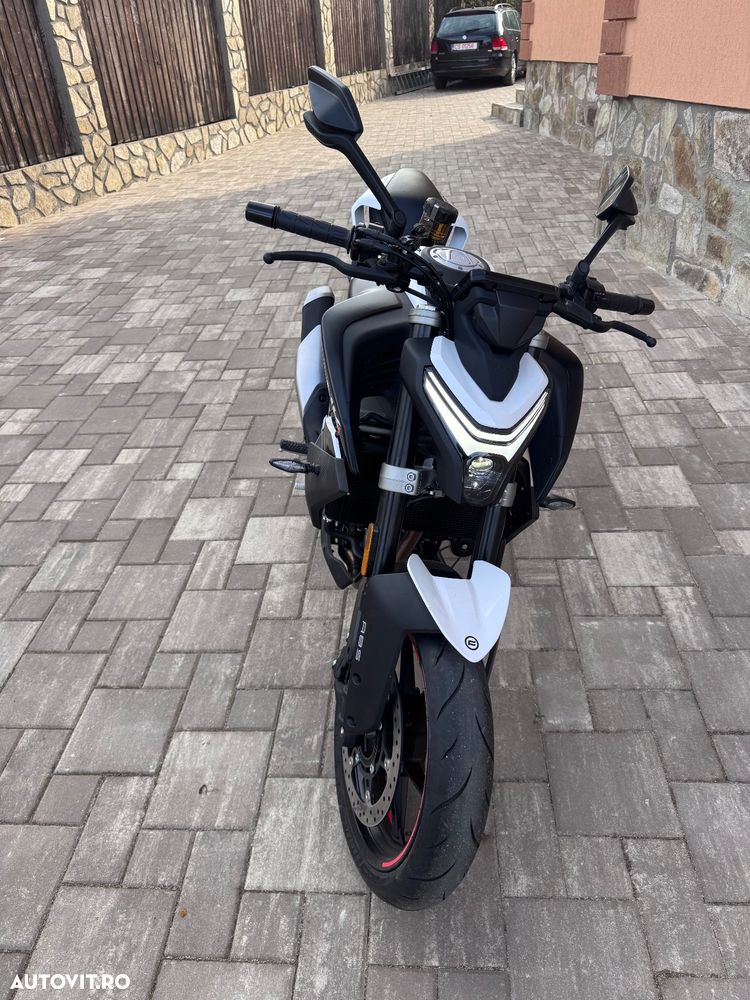 CF Moto 400NK ABS - 3