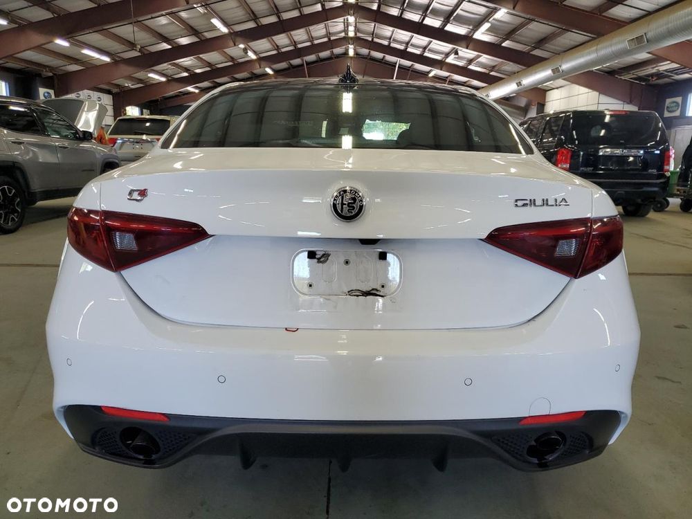 Alfa Romeo Giulia - 6