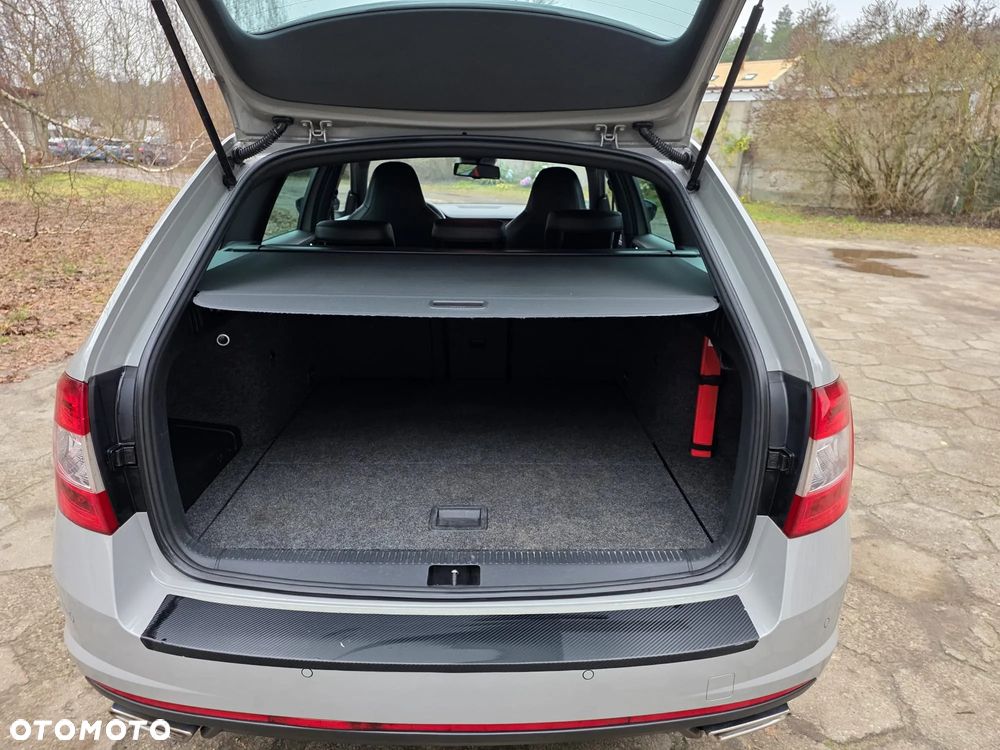 Skoda Octavia 2.0 TDI DSG RS - 11