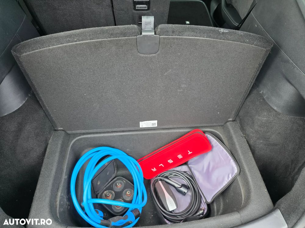 Tesla Model Y AWD Long Range - 15