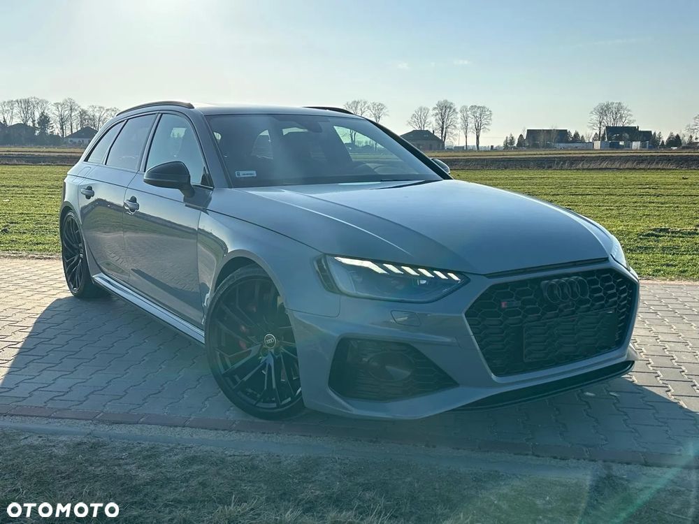 Audi RS4 Avant - 4