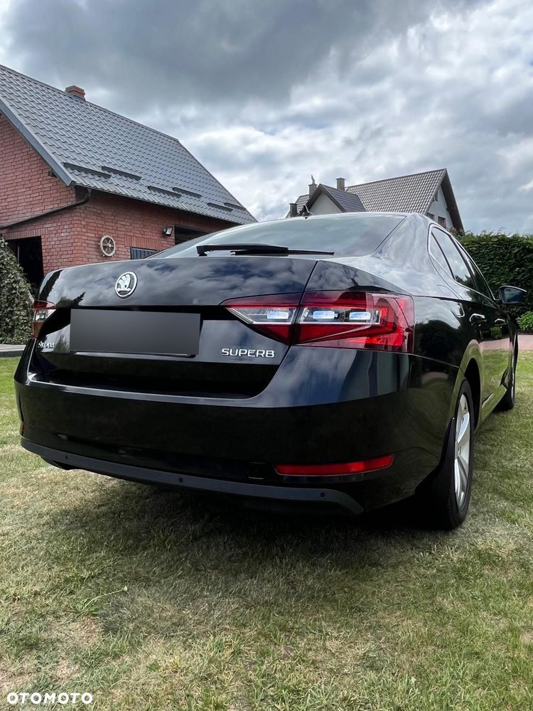 Skoda Superb 2.0 TDI DSG Style - 4