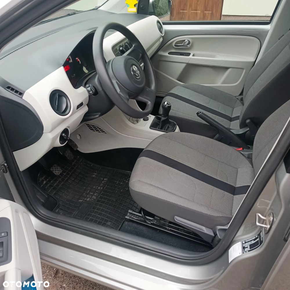 Volkswagen up! street - 6
