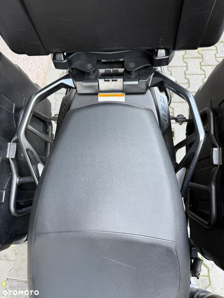 Suzuki V-STROM - 12