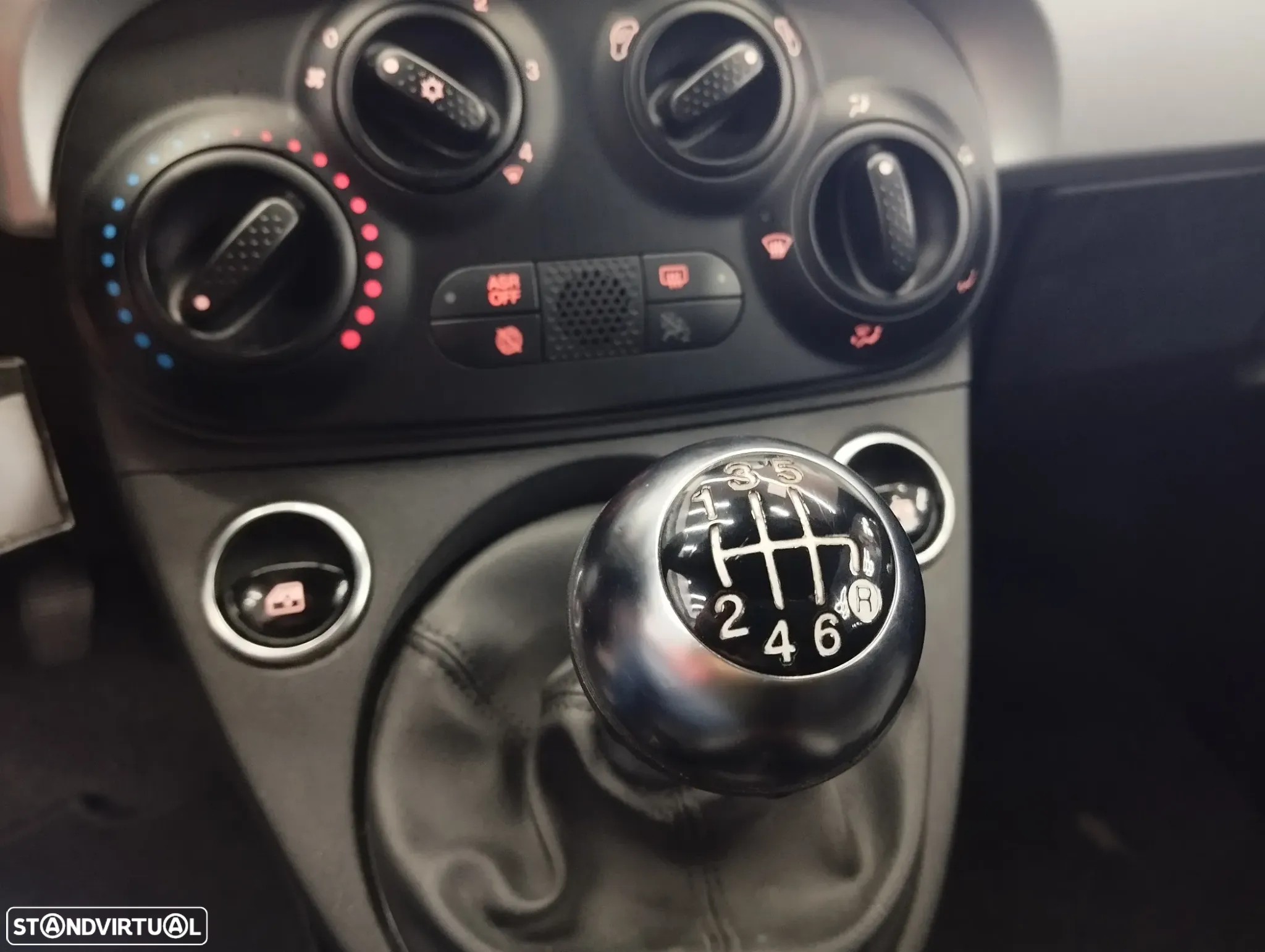 Fiat 500C 1.0 Hybrid Connect - 32