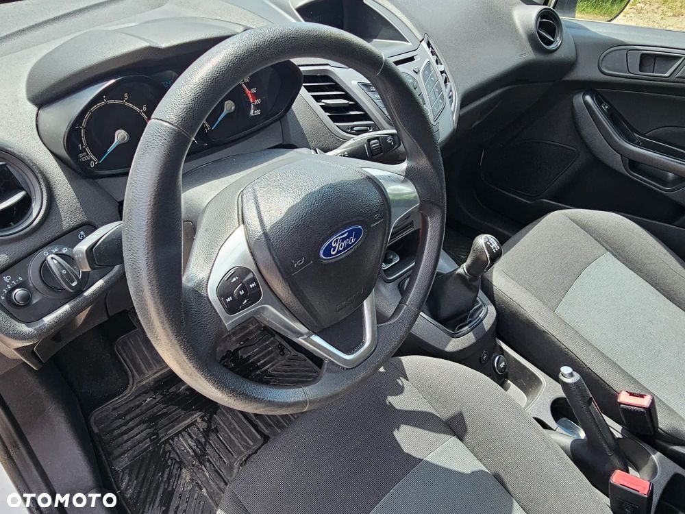 Ford Fiesta - 10
