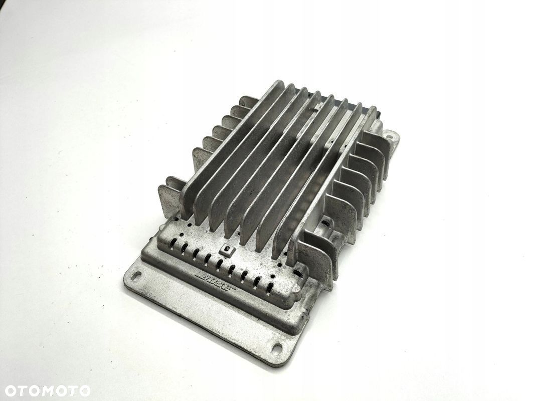 WZMACNIACZ BOSE 8P3035223 AUDI A3 8P - 1