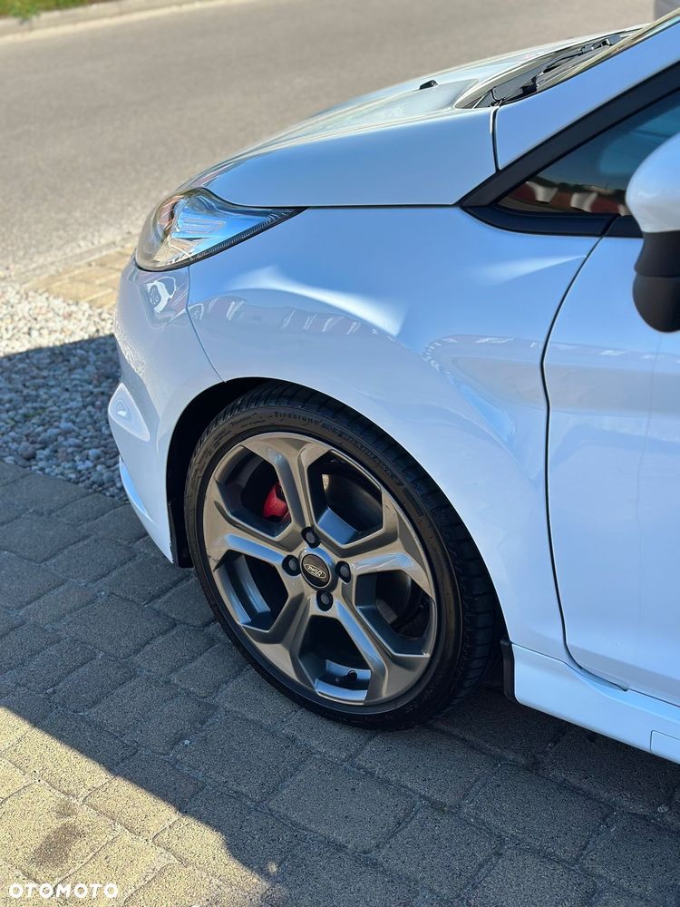 Ford Fiesta 1.6 EcoBoost mit Leder-Sport-Paket ST - 9