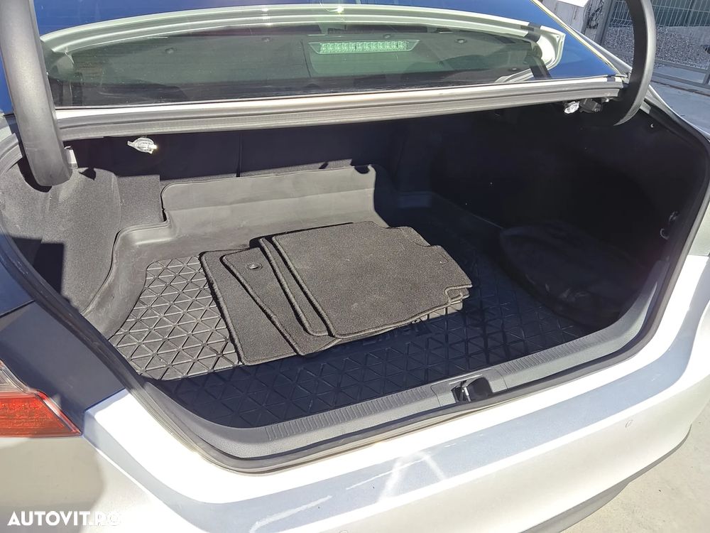 Toyota Camry 2.5 Hybrid Dynamic - 9