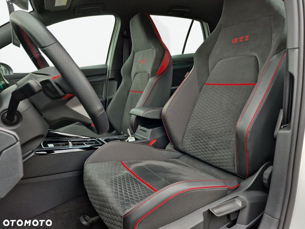 Volkswagen Golf - 11