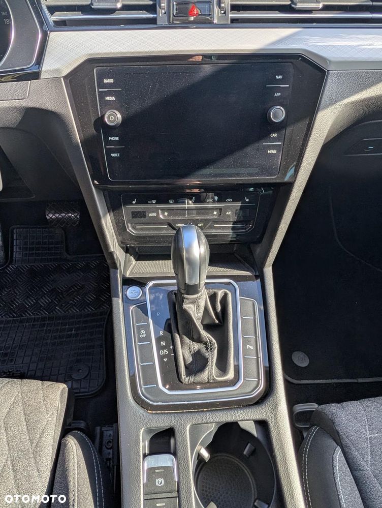 Volkswagen Passat - 4