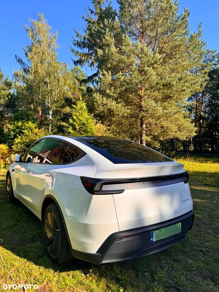 Tesla Model Y Long Range AWD - 2
