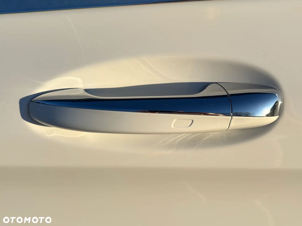 Mercedes-Benz Klasa C 300 e T 9G-TRONIC Avantgarde - 26