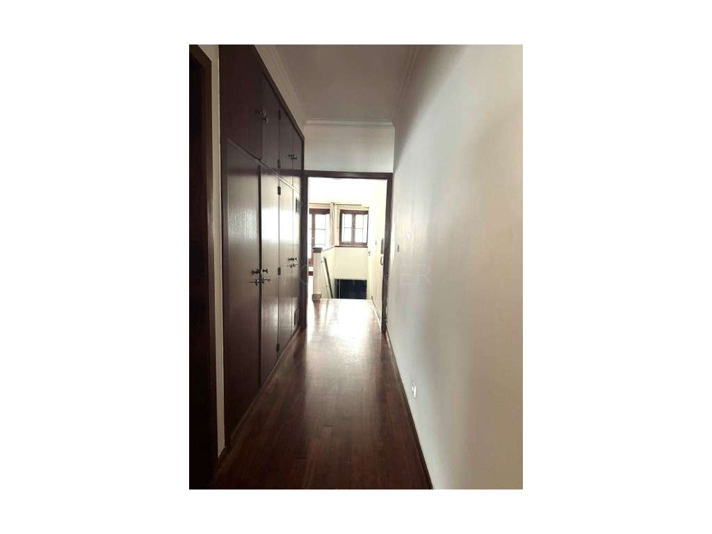 Prédio para Venda em Viana do Castelo com loja e apartamento T2 - Grande imagem: 3/12