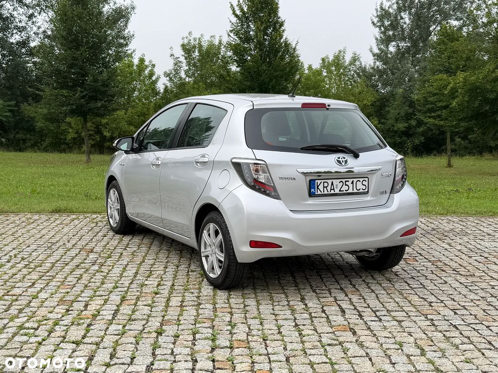 Toyota Yaris Hybrid 100 Premium - 12
