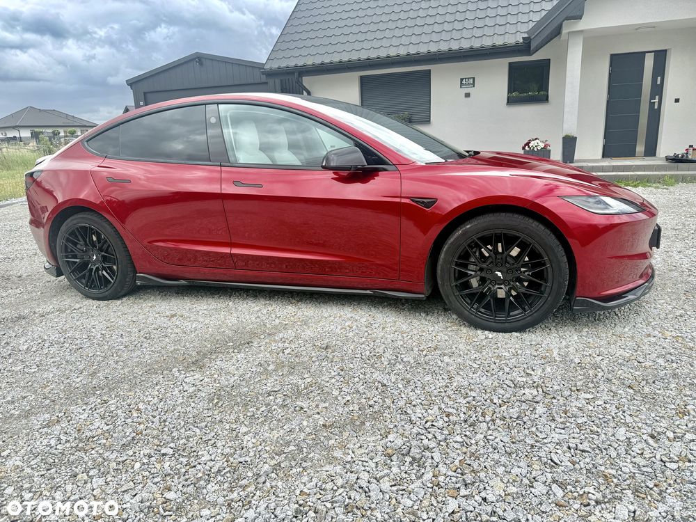 Tesla Model 3 - 4