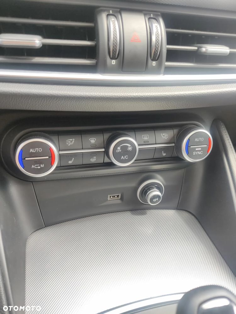 Alfa Romeo Stelvio 2.0 Turbo 16V AT8-Q4 Veloce Ti - 10