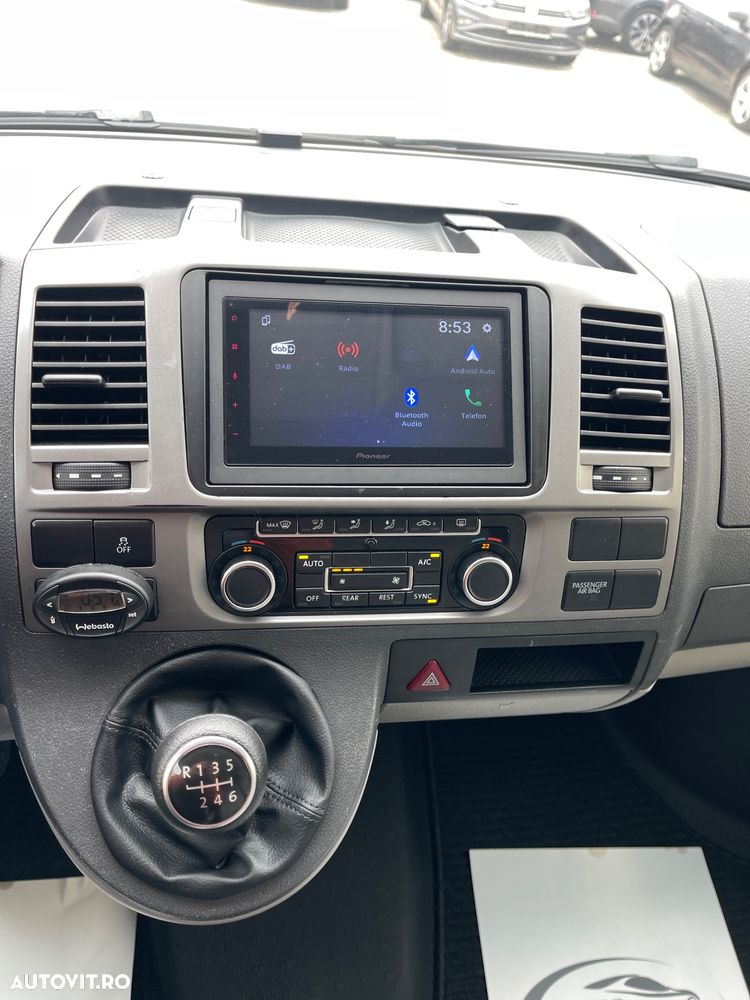 Volkswagen Caravelle - 36