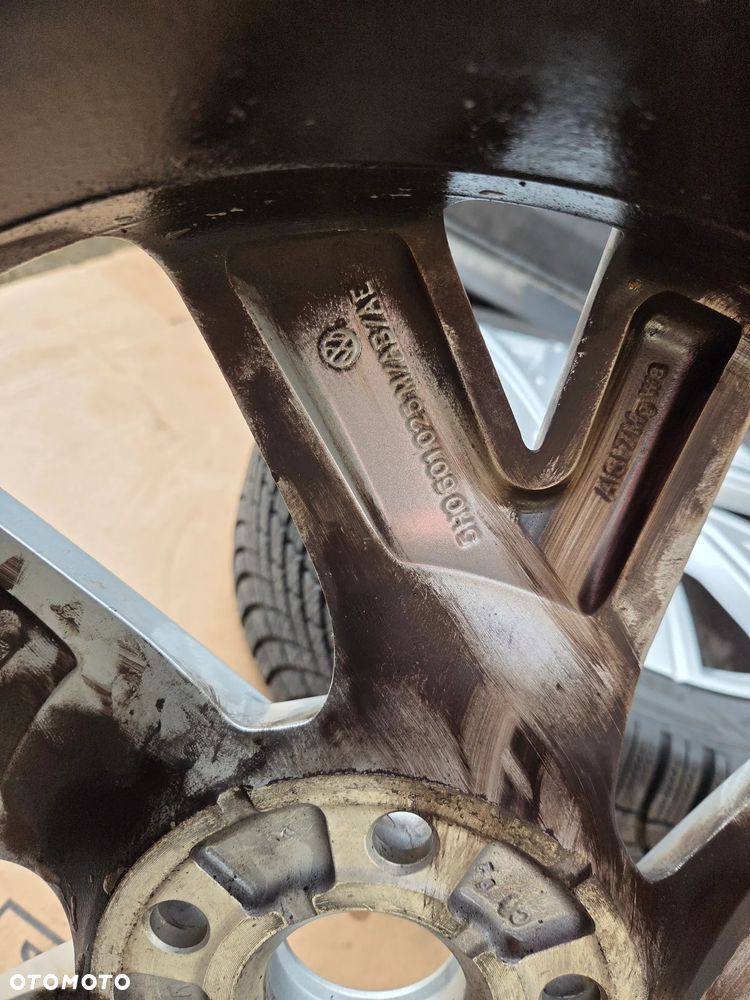 Felgi koła zimowe VW Golf VIII 8 18 Cali Bergamo 225/40R18 92V AO 5H0601025M 7.5Jx18H2 ET 51 5H0601025AB DOT 2223 2023 Rok - 17