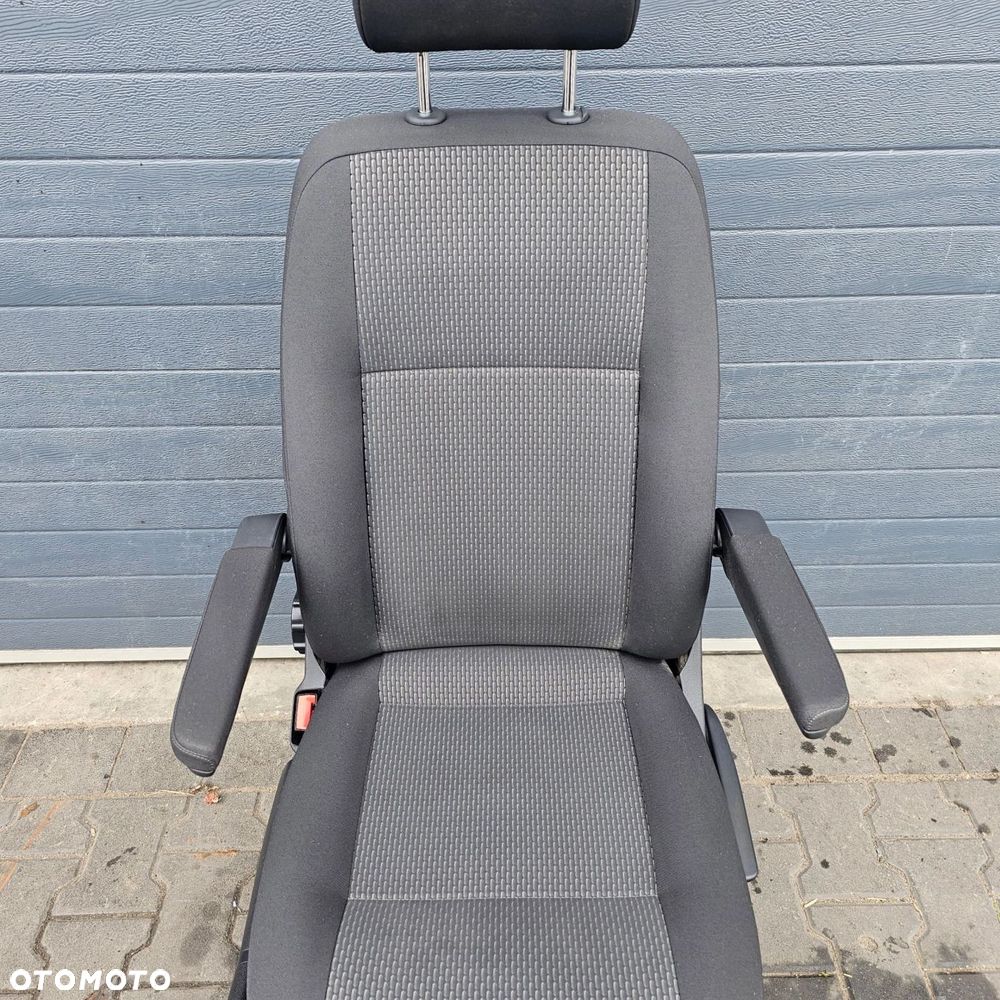 VW T6.1 fotel kierowcy przód BRICKS - 3