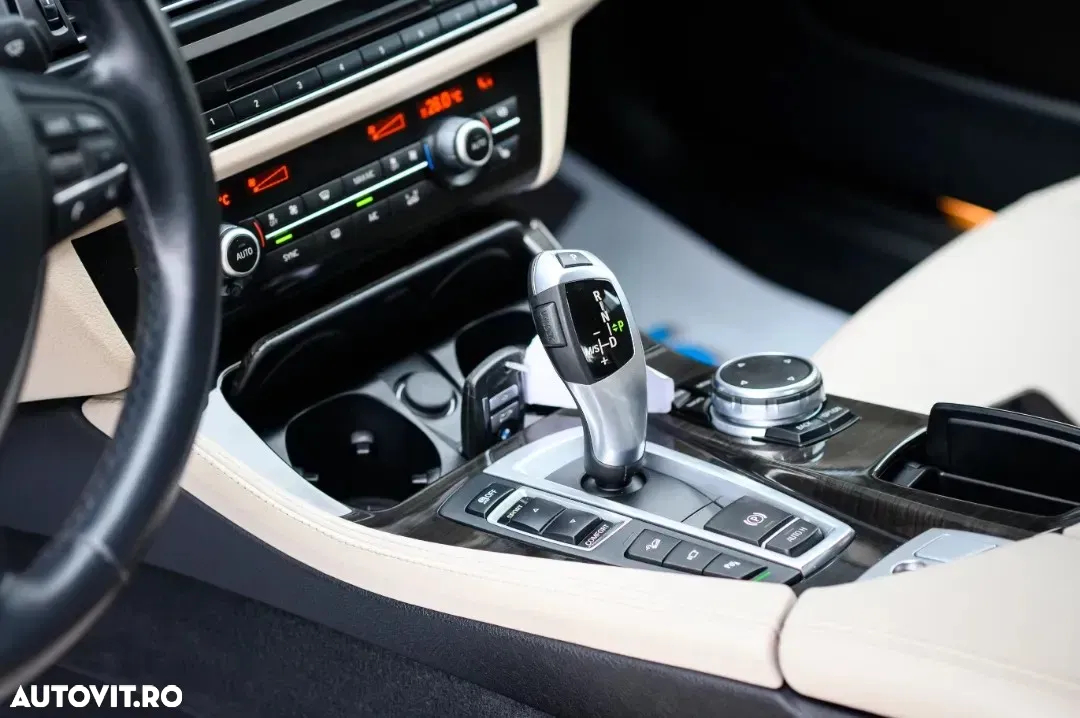 BMW Seria 5 520d xDrive AT - 12