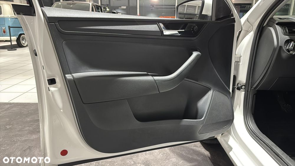 Skoda RAPID Spb 1.0 TSI Active - 10