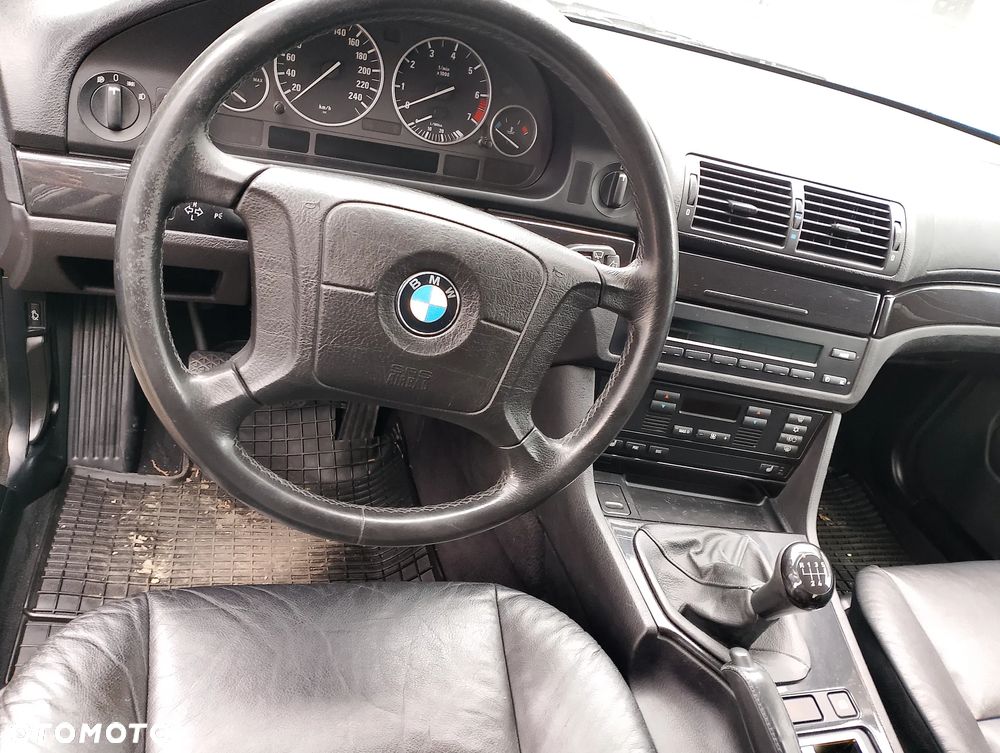 BMW Seria 5 520i - 14