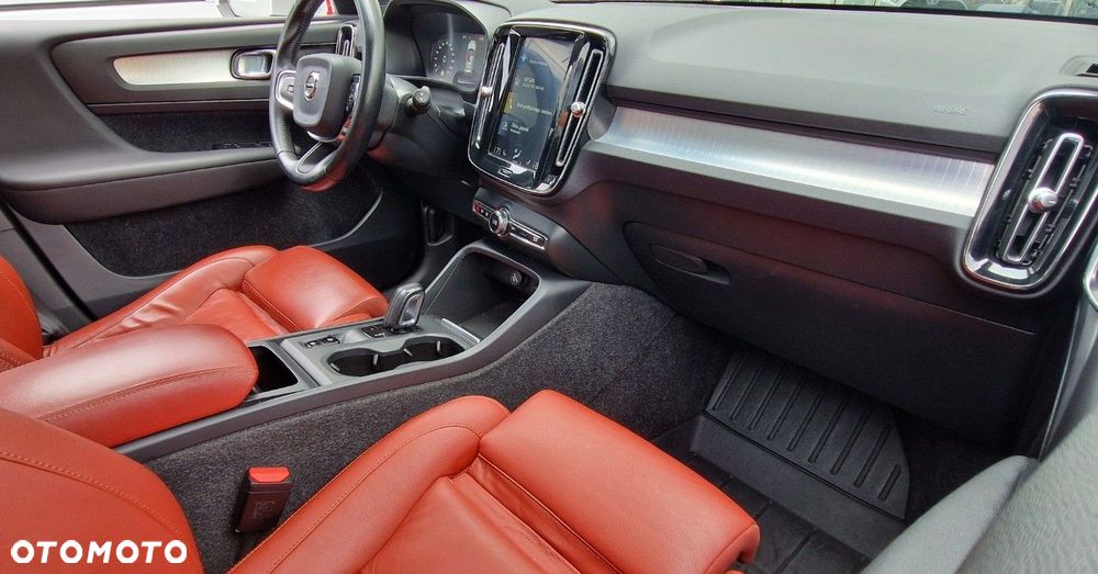 Volvo XC 40 - 25
