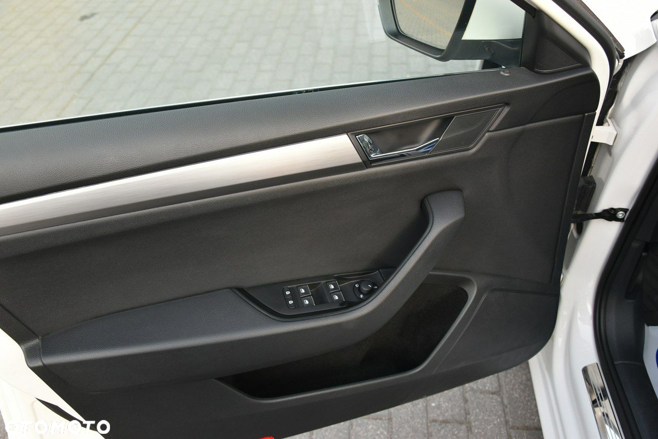 Skoda Superb 2.0 TDI DSG Style - 29