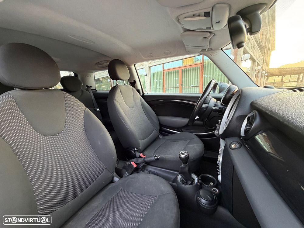 MINI 3 Portas Cooper D - 13