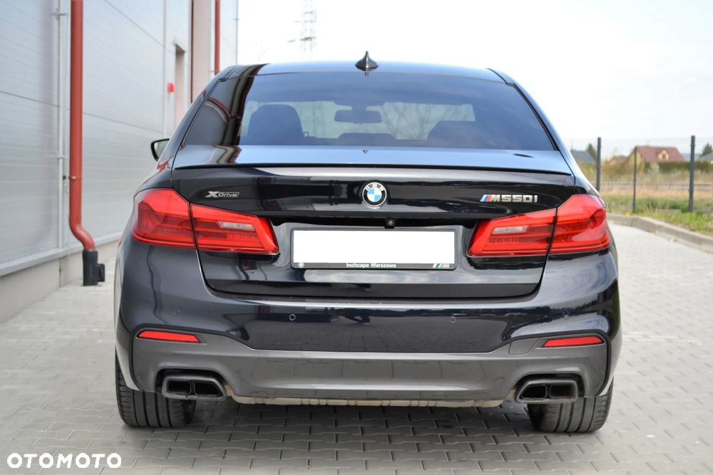 BMW Seria 5 M550i xDrive sport - 13